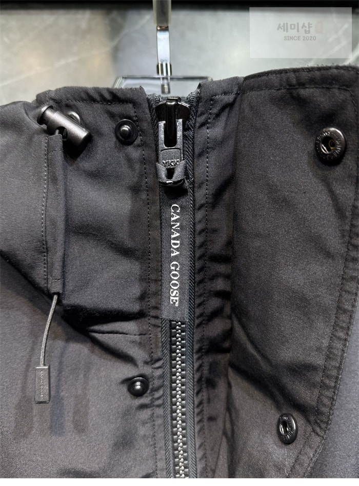 Canada Goose 캐나다구스 로크포트 Lockeport 다운 자켓 의류 12번 이미지