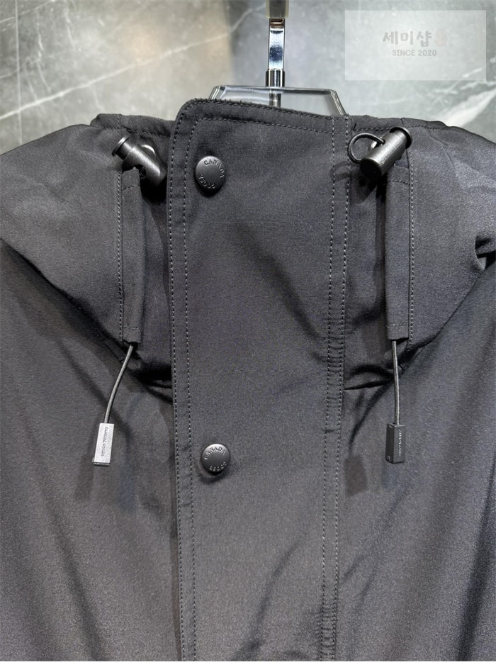 Canada Goose 캐나다구스 로크포트 Lockeport 다운 자켓 의류 14번 이미지