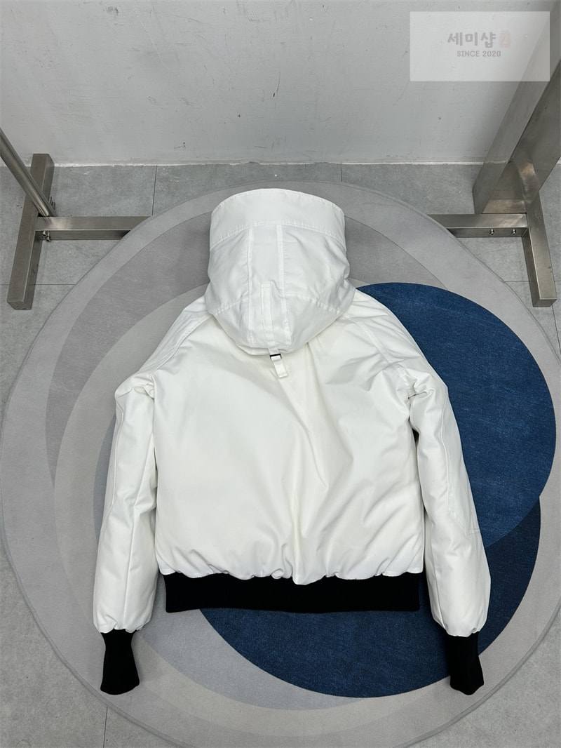 Canada Goose 캐나다구스 Chilliwack 칠리왁 봄버 헤리티지 다운 자켓 블랙 의류 11번 이미지