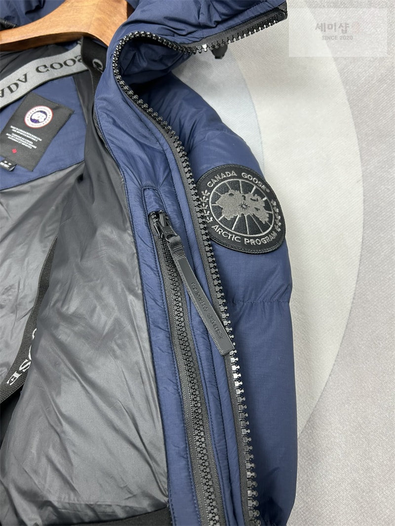 Canada Goose 캐나다구스 Crofton 크로프톤 푸퍼 자켓 블루 의류 9번 이미지