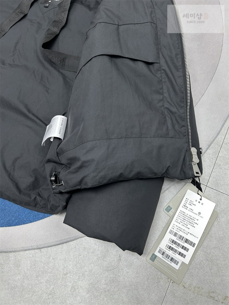 Canada Goose 캐나다구스 Umba 움바 다운 패딩 자켓 블랙 의류 6번 이미지