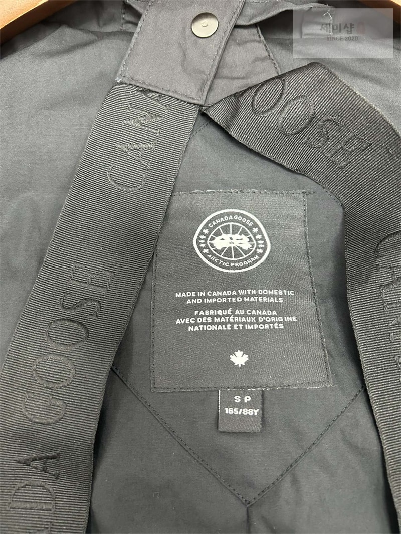 Canada Goose 캐나다구스 Umba 움바 다운 패딩 자켓 블랙 의류 7번 이미지