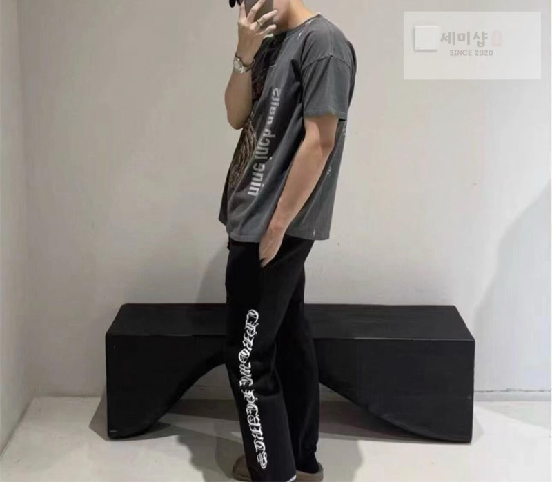 크롬하츠 크롬하츠 스크롤 로고 스펠아웃 스웨트팬츠 의류 3번 이미지