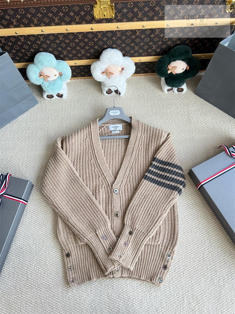 Thom Browne 톰브라운 가먼트 다이드 사선완장 케이블 가디건 네이비 의류 15번 이미지