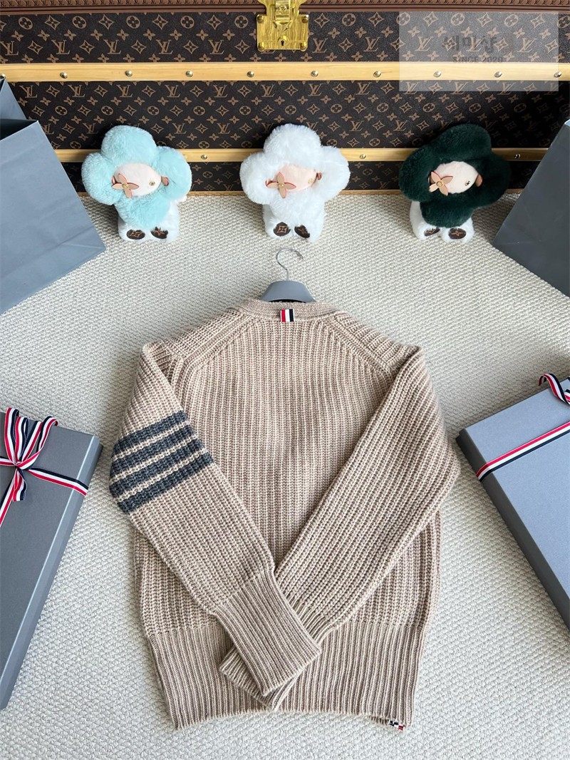 Thom Browne 톰브라운 가먼트 다이드 사선완장 케이블 가디건 네이비 의류 16번 이미지