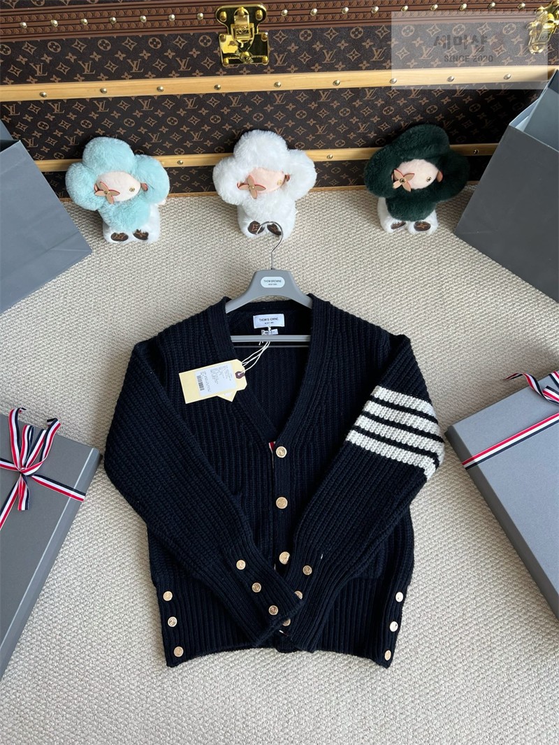 Thom Browne 톰브라운 가먼트 다이드 사선완장 케이블 가디건 네이비 의류 24번 이미지