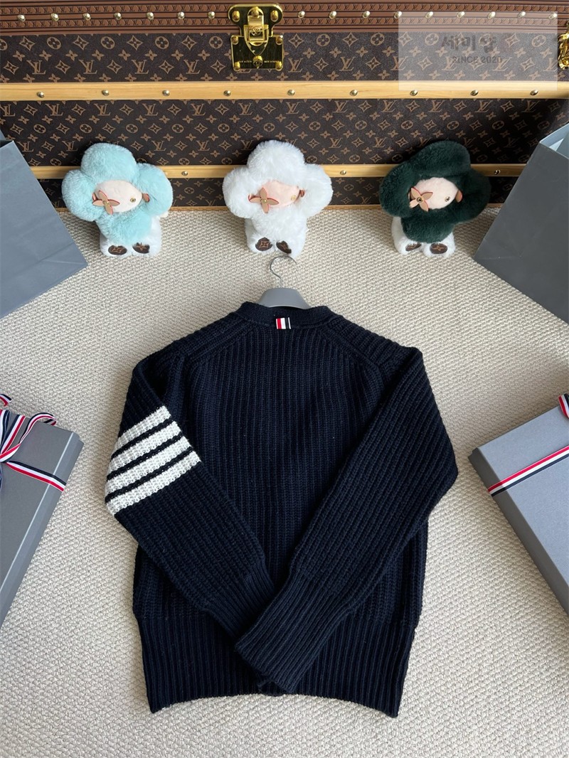 Thom Browne 톰브라운 가먼트 다이드 사선완장 케이블 가디건 네이비 의류 25번 이미지