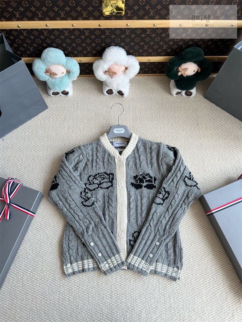 Thom Browne 톰브라운 로즈 인타르시아 케이블 니트 가디건 그레이 의류 23번 이미지