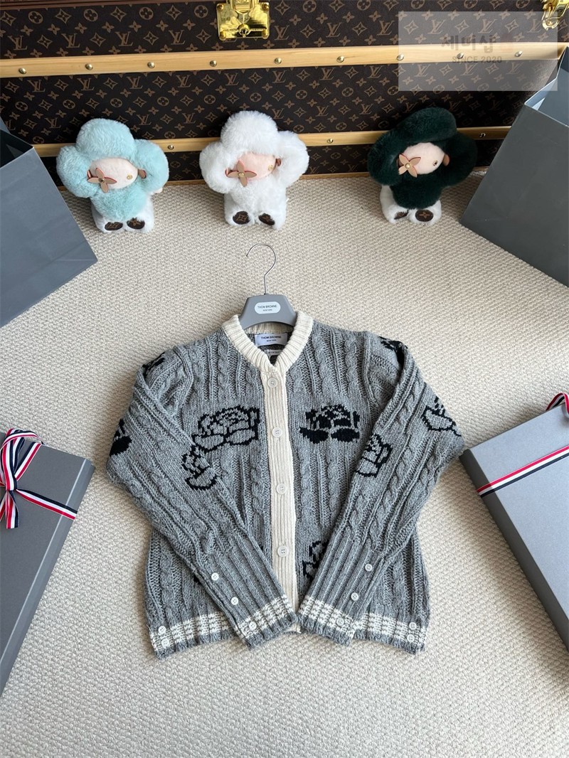 Thom Browne 톰브라운 로즈 인타르시아 케이블 니트 가디건 그레이 의류 24번 이미지