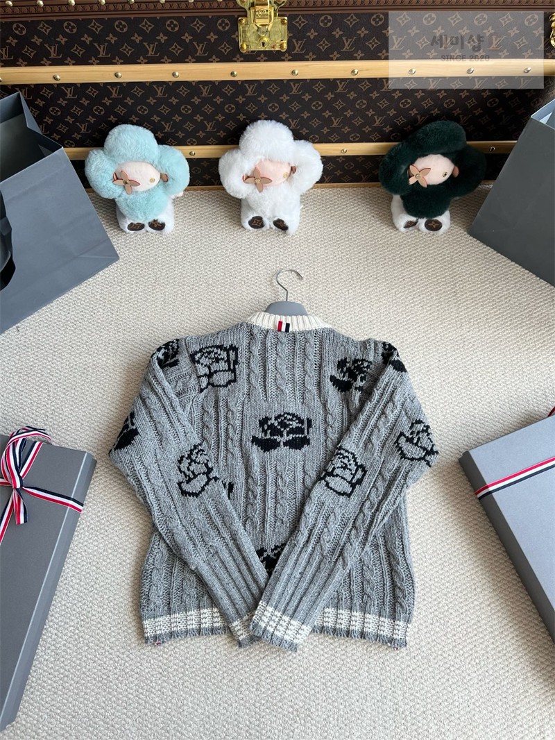 Thom Browne 톰브라운 로즈 인타르시아 케이블 니트 가디건 그레이 의류 25번 이미지