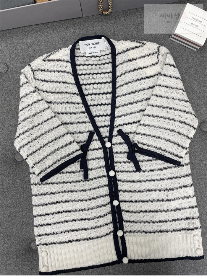 Thom Browne 톰브라운 보우 디테일 스트라이프 V넥 가디건 의류 4번 이미지
