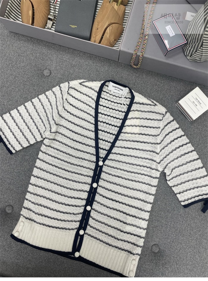 Thom Browne 톰브라운 보우 디테일 스트라이프 V넥 가디건 의류 5번 이미지