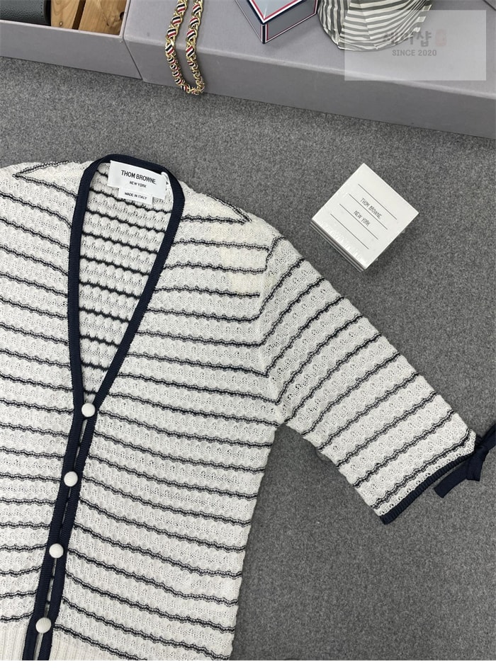 Thom Browne 톰브라운 보우 디테일 스트라이프 V넥 가디건 의류 7번 이미지
