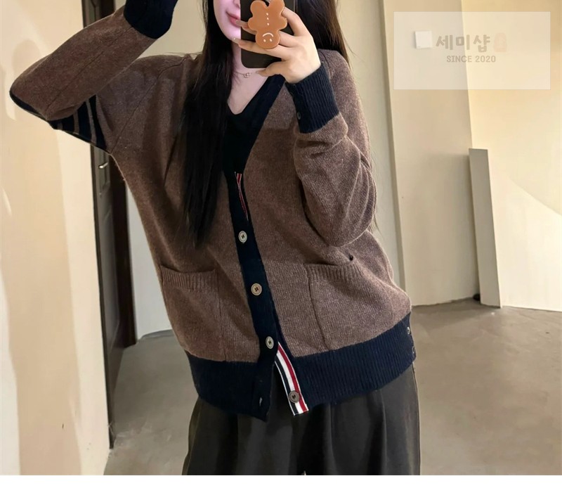 Thom Browne 톰브라운 사선완장 셰틀랜드 울 래글런 브이넥 가디건 화이트 의류 4번 이미지