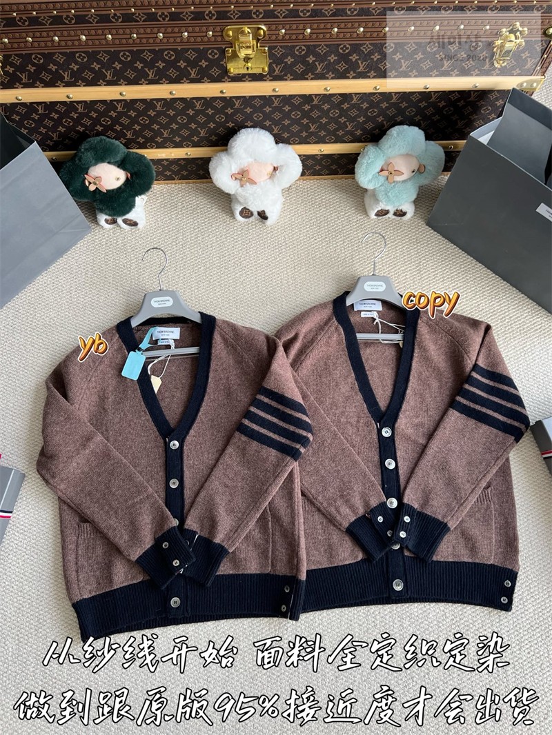 Thom Browne 톰브라운 사선완장 셰틀랜드 울 래글런 브이넥 가디건 화이트 의류 7번 이미지