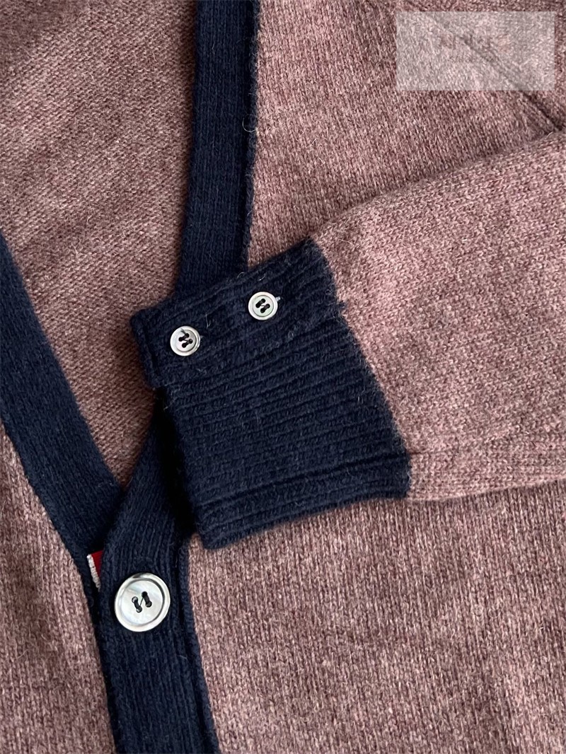 Thom Browne 톰브라운 사선완장 셰틀랜드 울 래글런 브이넥 가디건 화이트 의류 20번 이미지