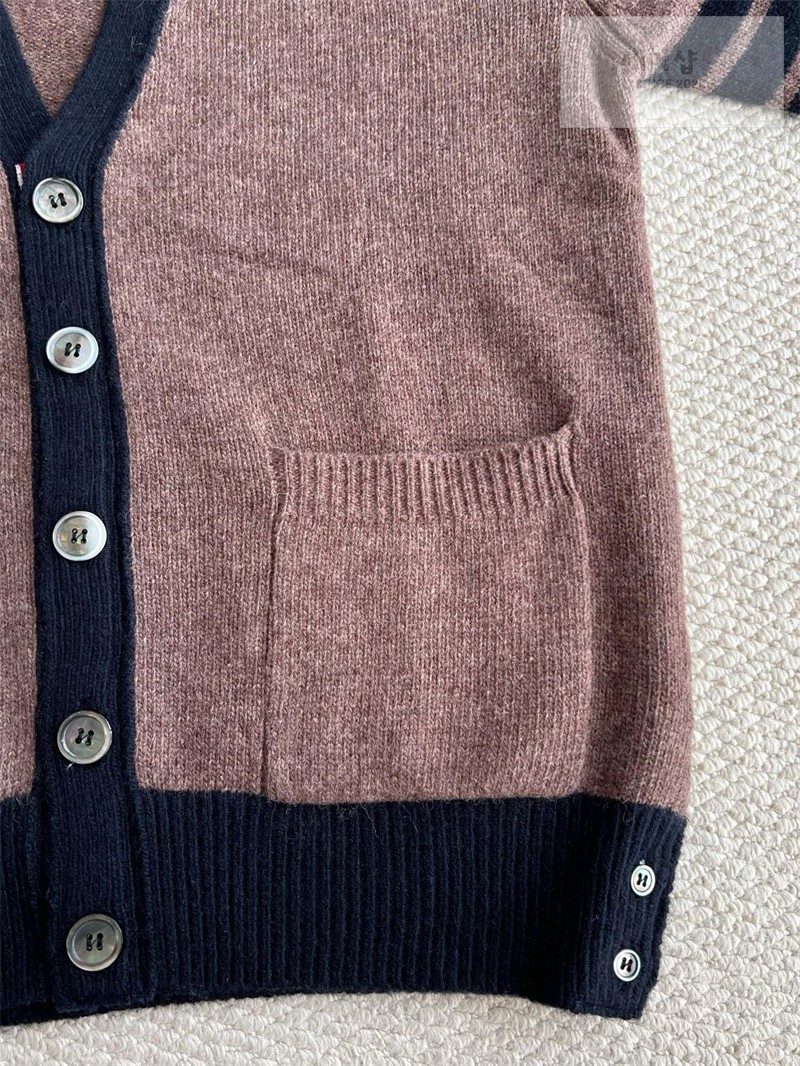 Thom Browne 톰브라운 사선완장 셰틀랜드 울 래글런 브이넥 가디건 화이트 의류 21번 이미지