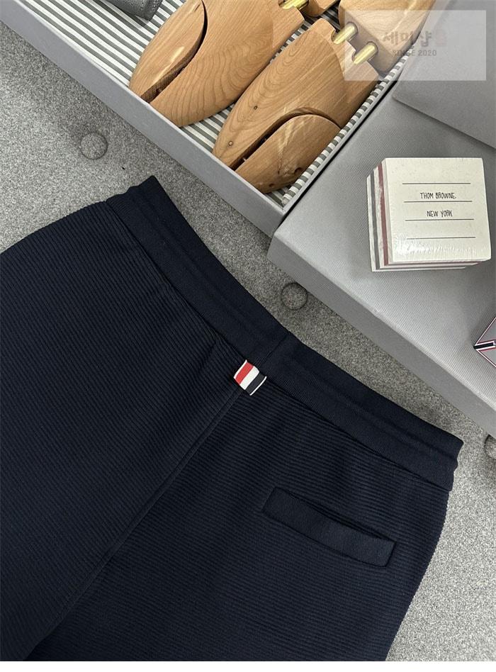 Thom Browne 톰브라운 사선완장 와플 반팔 폴로 셔츠&스웨트 반바지 네이비 의류 8번 이미지