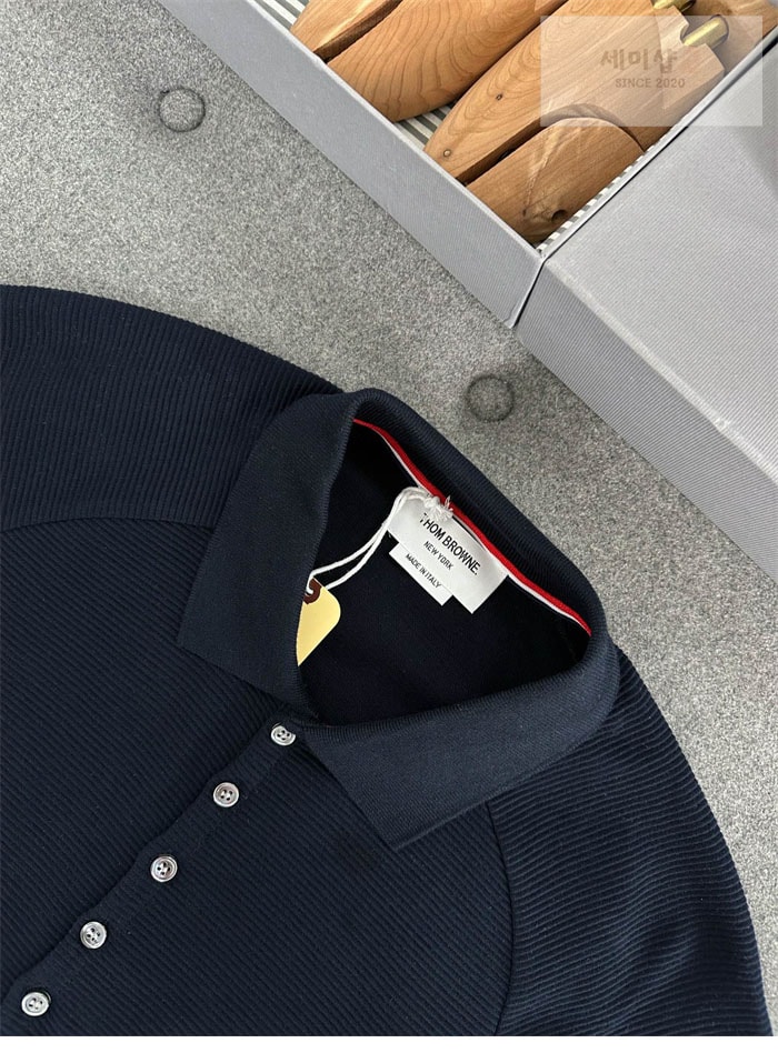 Thom Browne 톰브라운 사선완장 와플 반팔 폴로 셔츠&스웨트 반바지 네이비 의류 10번 이미지