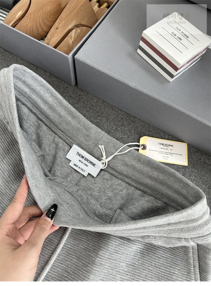 Thom Browne 톰브라운 사선완장 와플 반팔 폴로 셔츠&스웨트 반바지 네이비 의류 21번 이미지