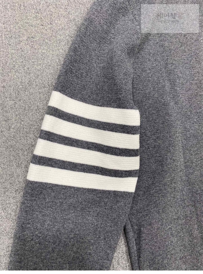 Thom Browne 톰브라운 사선완장 코튼 클래식 가디건 의류 24번 이미지