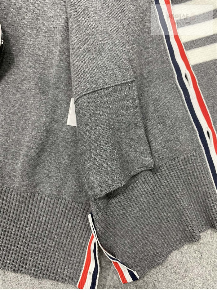 Thom Browne 톰브라운 사선완장 코튼 클래식 가디건 의류 8번 이미지