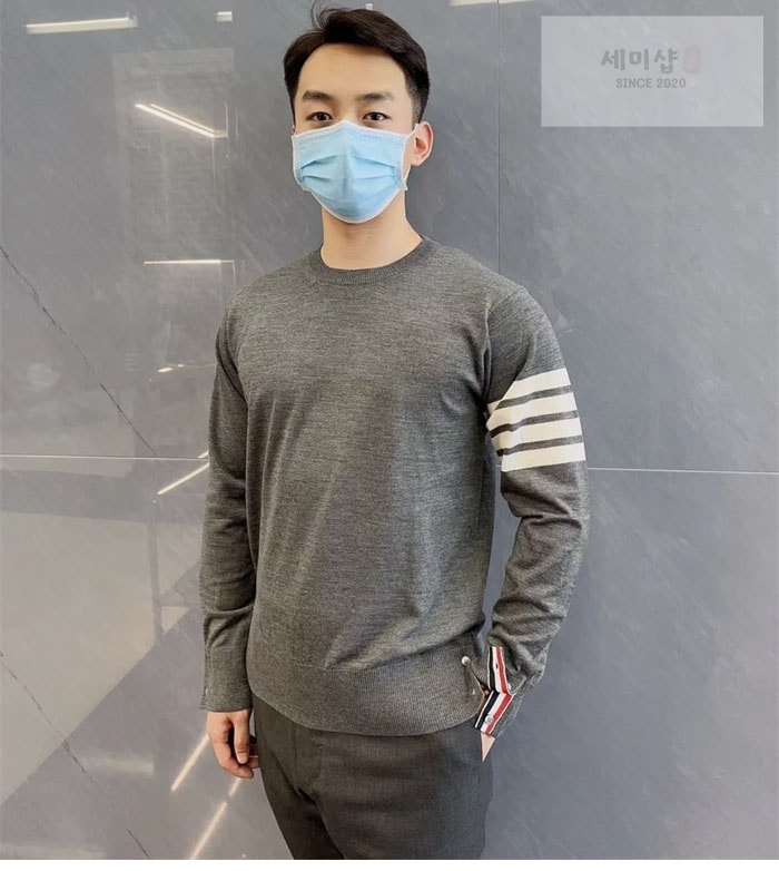 Thom Browne 톰브라운 사선완장 클래식 울 니트 스웨터 의류 2번 이미지