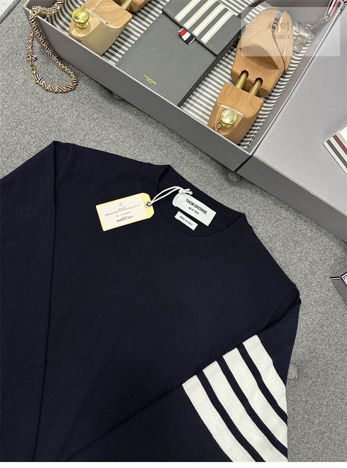 Thom Browne 톰브라운 사선완장 클래식 울 니트 스웨터 의류 15번 이미지