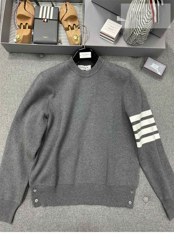 Thom Browne 톰브라운 사선완장 클래식 크루넥 맨투맨 레플리카 23번 이미지 - 의류 | 세미샵 레플리카 사이트