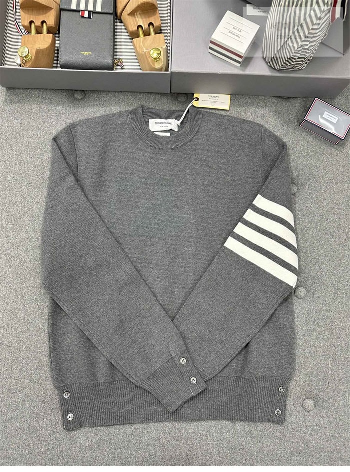 Thom Browne 톰브라운 사선완장 클래식 크루넥 맨투맨 레플리카 5번 이미지 - 의류 | 세미샵 레플리카 사이트