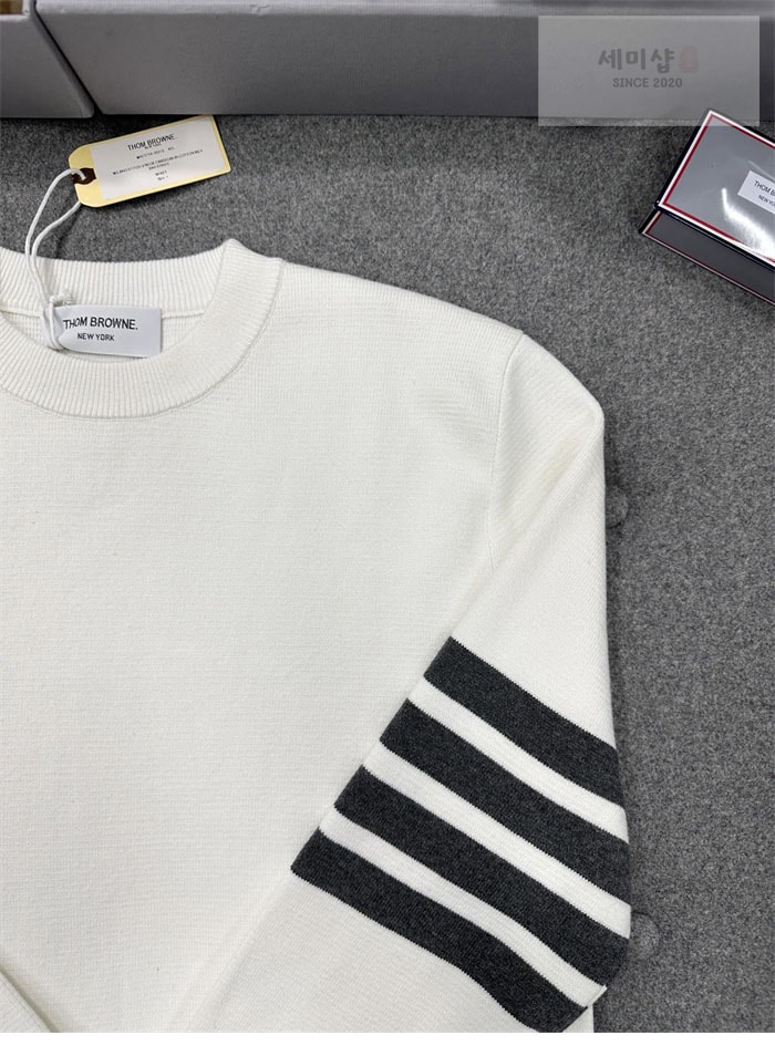 Thom Browne 톰브라운 사선완장 클래식 크루넥 맨투맨 레플리카 16번 이미지 - 의류 | 세미샵 레플리카 사이트