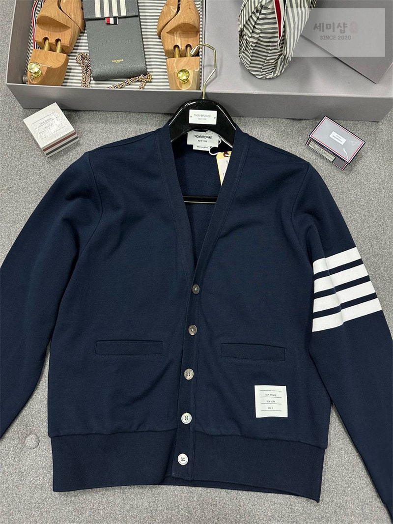 Thom Browne 톰브라운 사선완장 4-Bar 루프백 저지 v넥 가디건 의류 2번 이미지