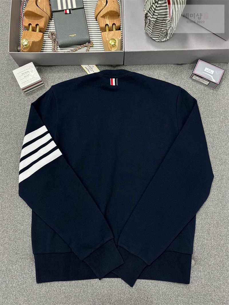 Thom Browne 톰브라운 사선완장 4-Bar 루프백 저지 v넥 가디건 의류 10번 이미지