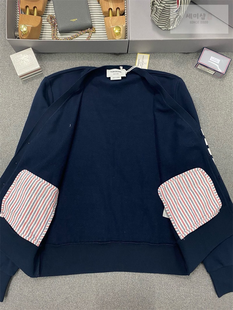 Thom Browne 톰브라운 사선완장 4-Bar 루프백 저지 v넥 가디건 의류 9번 이미지