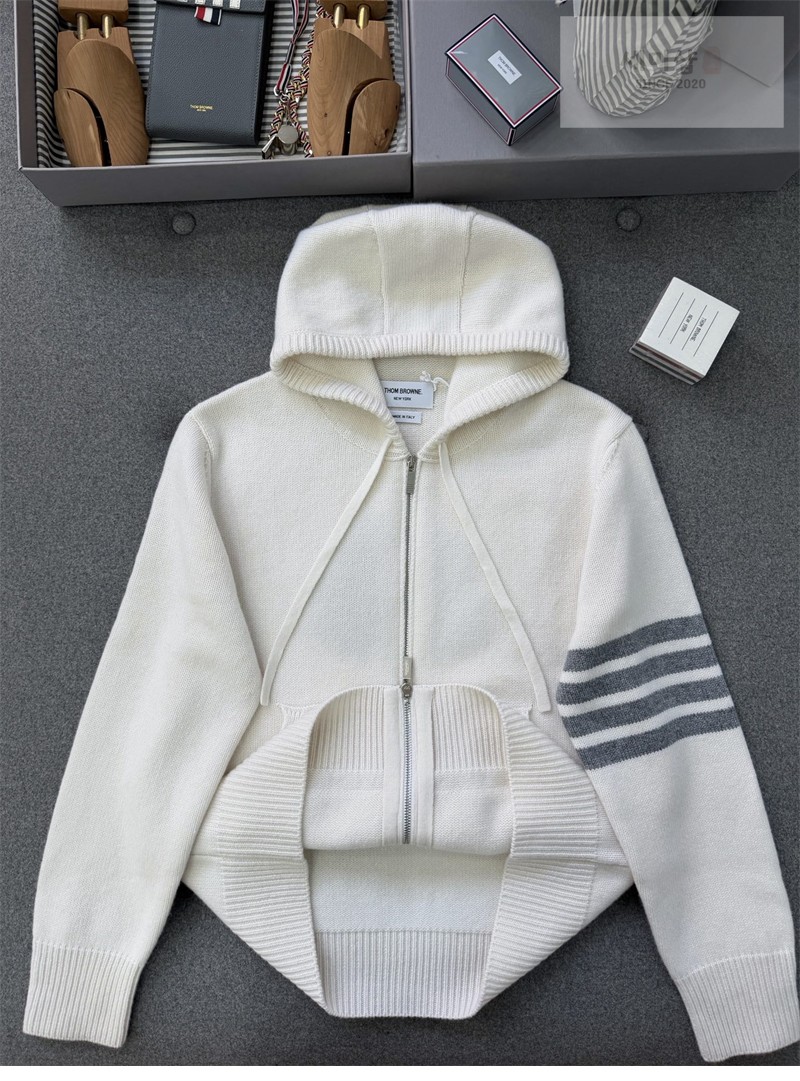 Thom Browne 톰브라운 사선완장 4-Bar 메리노 울 로즈 아이콘 가디건 화이트 의류 7번 이미지