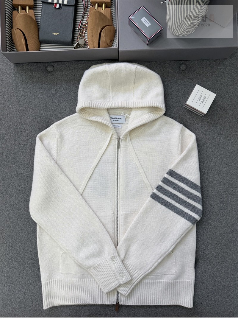 Thom Browne 톰브라운 사선완장 4-Bar 메리노 울 로즈 아이콘 가디건 화이트 의류 8번 이미지