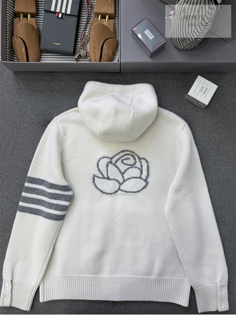 Thom Browne 톰브라운 사선완장 4-Bar 메리노 울 로즈 아이콘 가디건 화이트 의류 11번 이미지