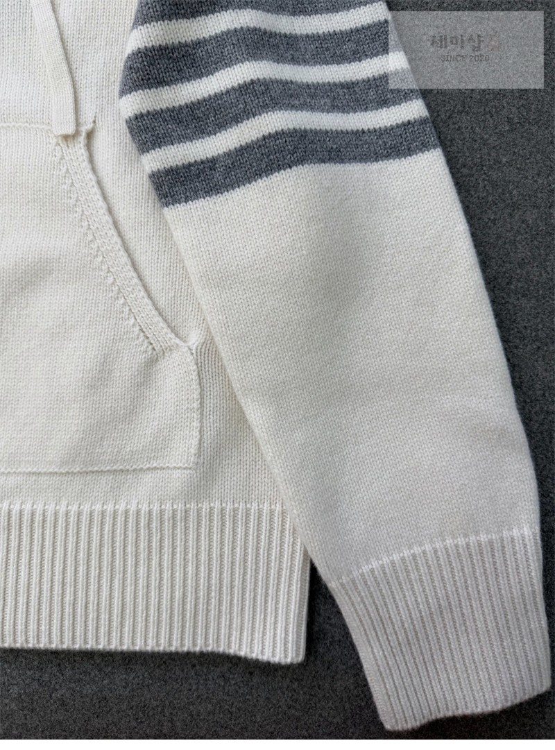 Thom Browne 톰브라운 사선완장 4-Bar 메리노 울 로즈 아이콘 가디건 화이트 의류 16번 이미지