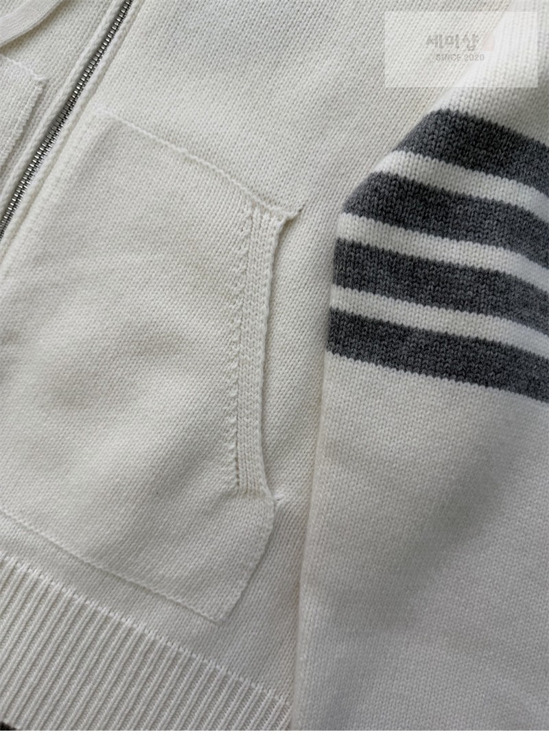 Thom Browne 톰브라운 사선완장 4-Bar 메리노 울 로즈 아이콘 가디건 화이트 의류 22번 이미지