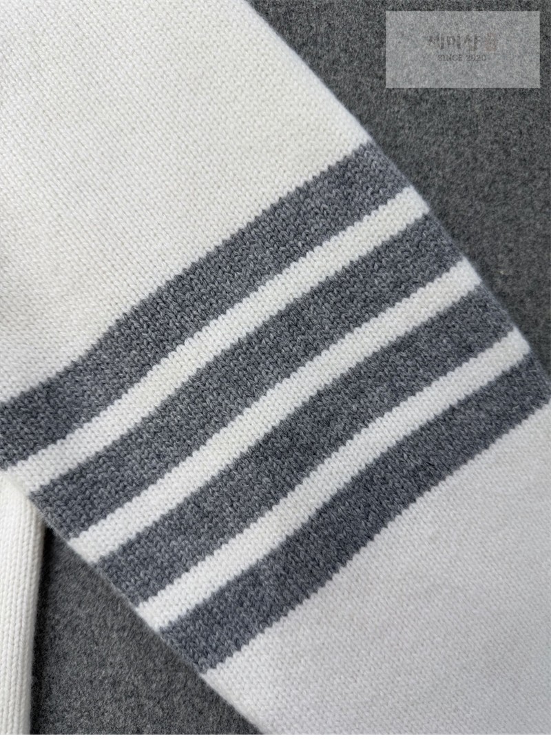 Thom Browne 톰브라운 사선완장 4-Bar 메리노 울 로즈 아이콘 가디건 화이트 의류 29번 이미지