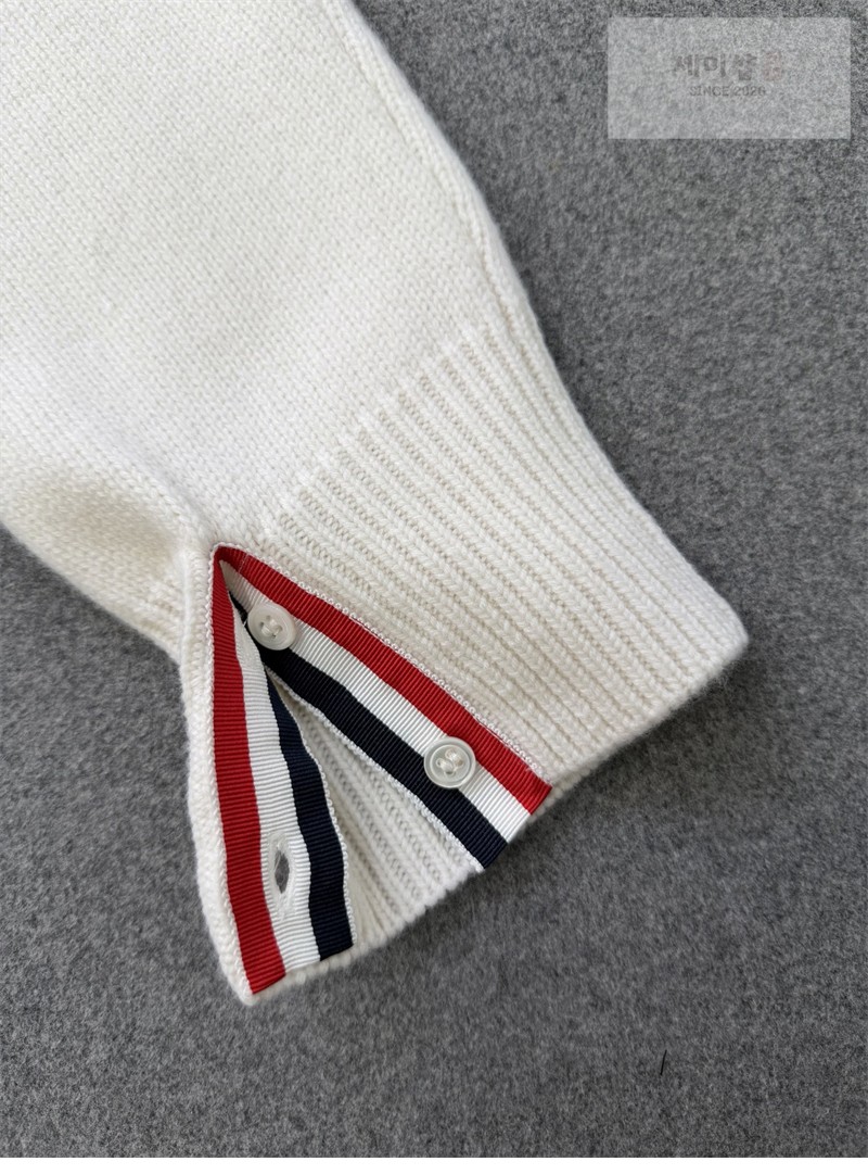 Thom Browne 톰브라운 사선완장 4-Bar 메리노 울 로즈 아이콘 가디건 화이트 의류 17번 이미지