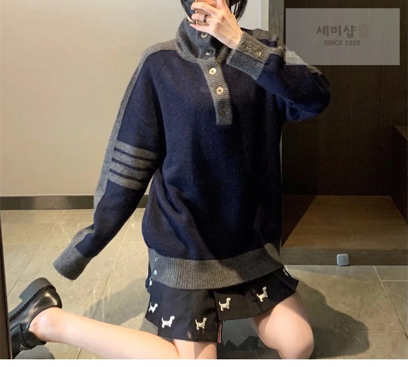 Thom Browne 톰브라운 사선완장 4-Bar 모크넥 울 스웨터 네이비 의류 4번 이미지