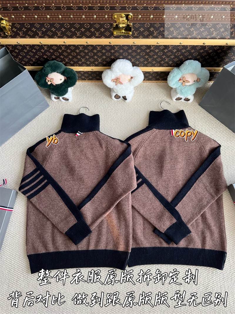 Thom Browne 톰브라운 사선완장 4-Bar 모크넥 울 스웨터 네이비 의류 8번 이미지
