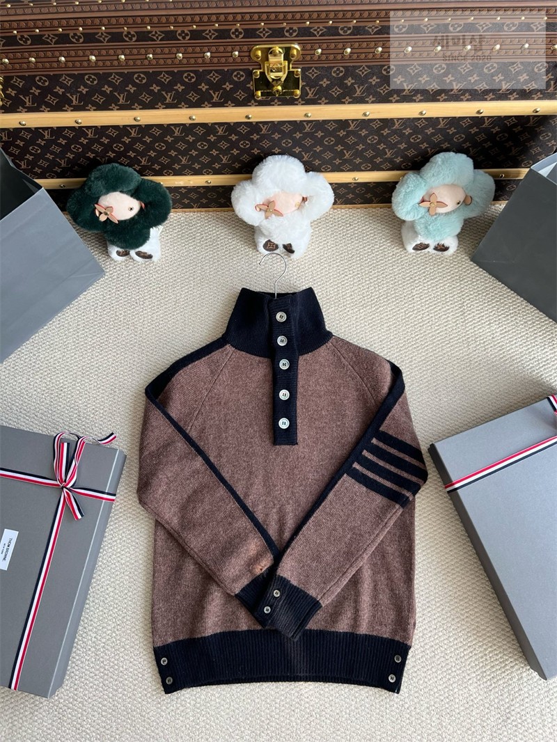 Thom Browne 톰브라운 사선완장 4-Bar 모크넥 울 스웨터 네이비 의류 15번 이미지