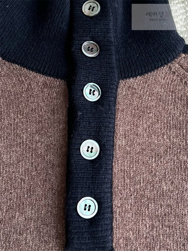 Thom Browne 톰브라운 사선완장 4-Bar 모크넥 울 스웨터 네이비 의류 21번 이미지