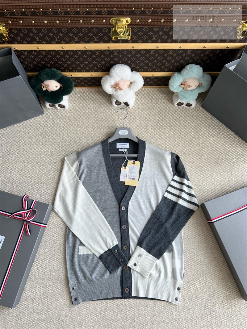 Thom Browne 톰브라운 사선완장 4-Bar 믹스 메리노 울 클래식 가디건 펀 믹스 의류 14번 이미지