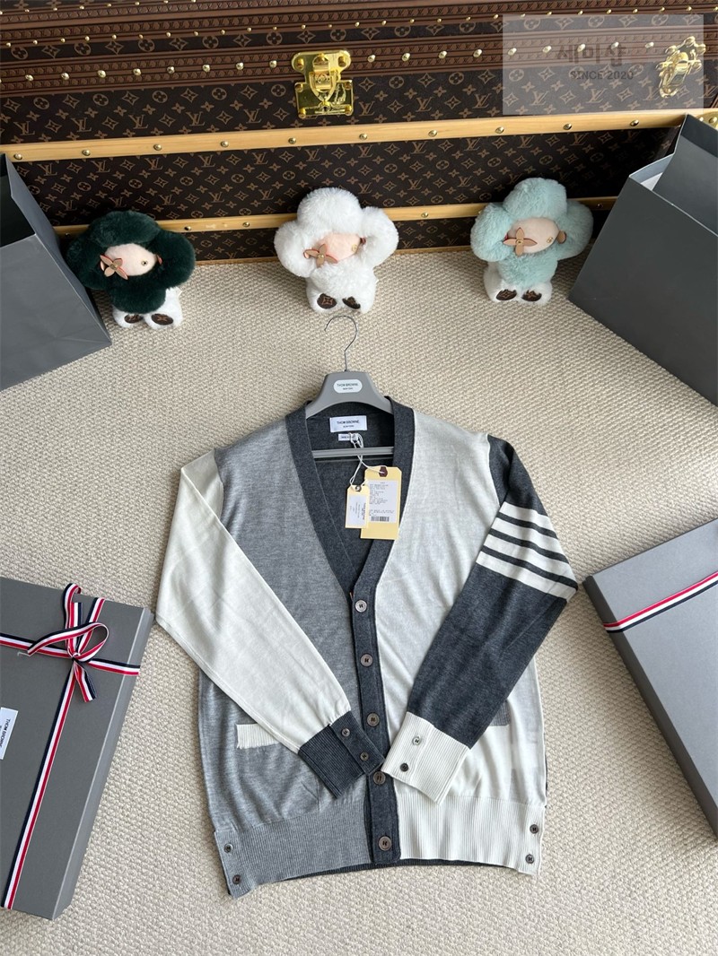 Thom Browne 톰브라운 사선완장 4-Bar 믹스 메리노 울 클래식 가디건 펀 믹스 의류 15번 이미지