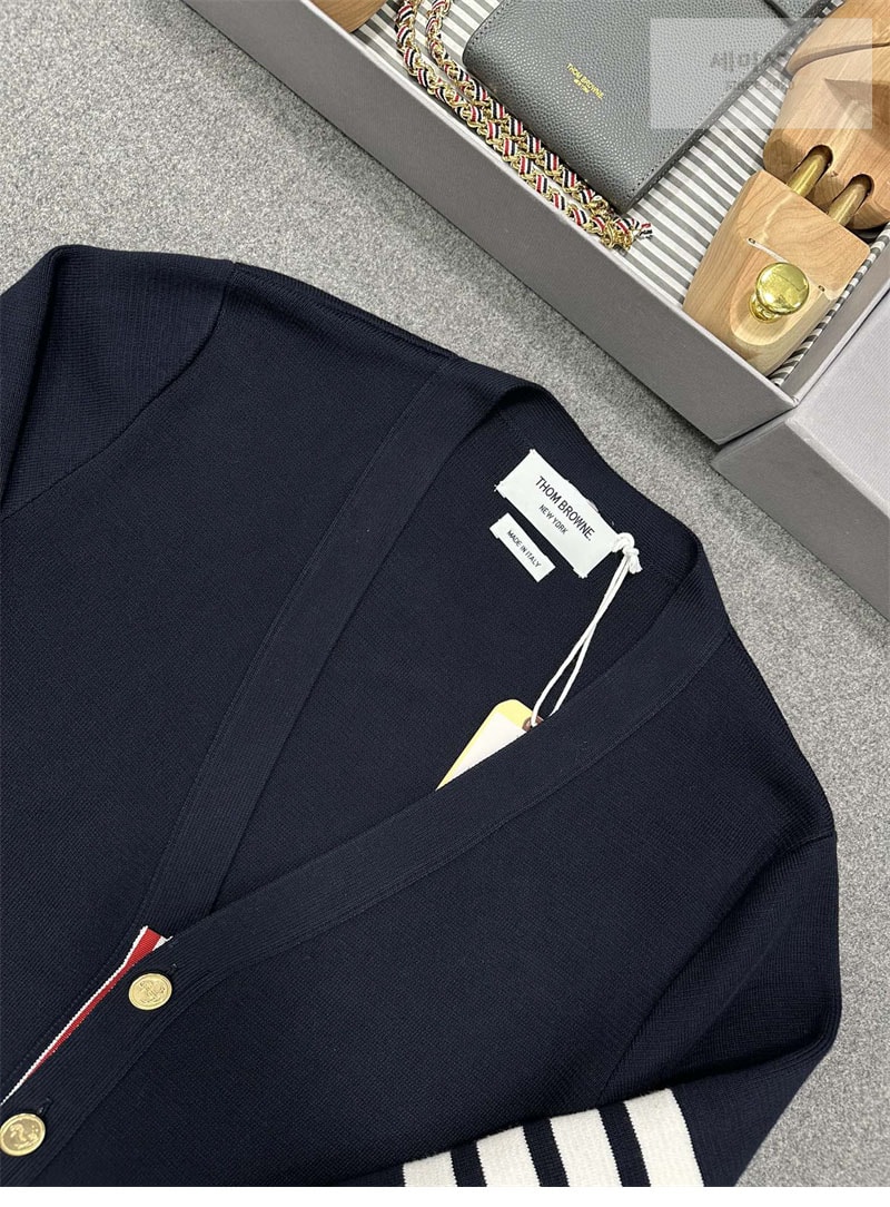 Thom Browne 톰브라운 사선완장 4-Bar 밀라노 스티치 클래식 가디건 레플리카 5번 이미지 - 의류 | 세미샵 레플리카 사이트