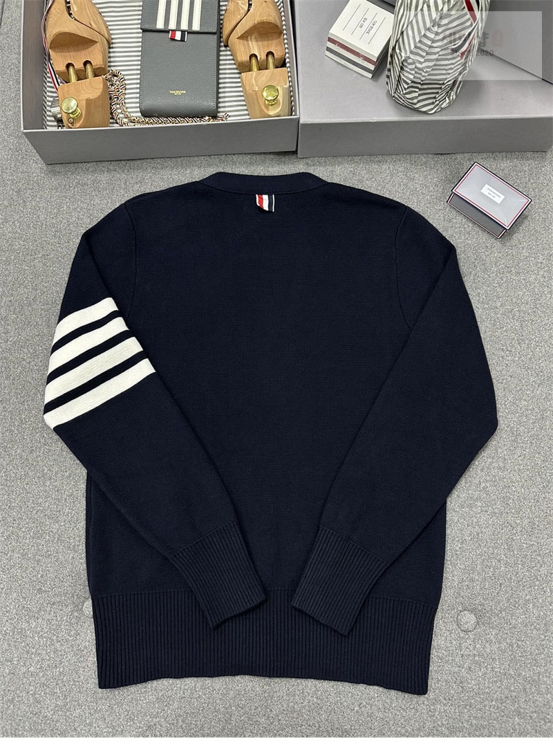 Thom Browne 톰브라운 사선완장 4-Bar 밀라노 스티치 클래식 가디건 레플리카 7번 이미지 - 의류 | 세미샵 레플리카 사이트