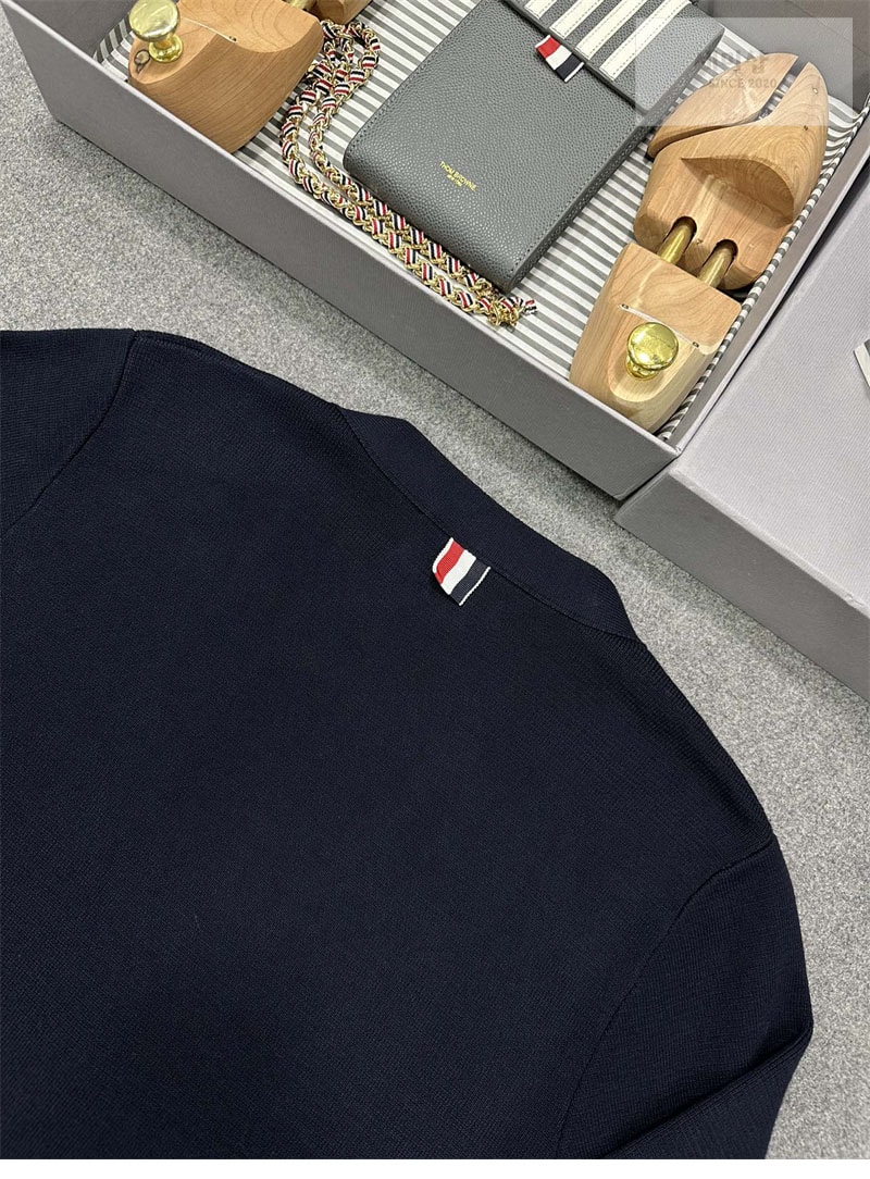 Thom Browne 톰브라운 사선완장 4-Bar 밀라노 스티치 클래식 가디건 레플리카 21번 이미지 - 의류 | 세미샵 레플리카 사이트